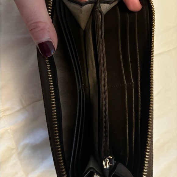 Michael Kors Signature Jet Set East West Top Zip Tote with matching wallet - Picture 10 of 10